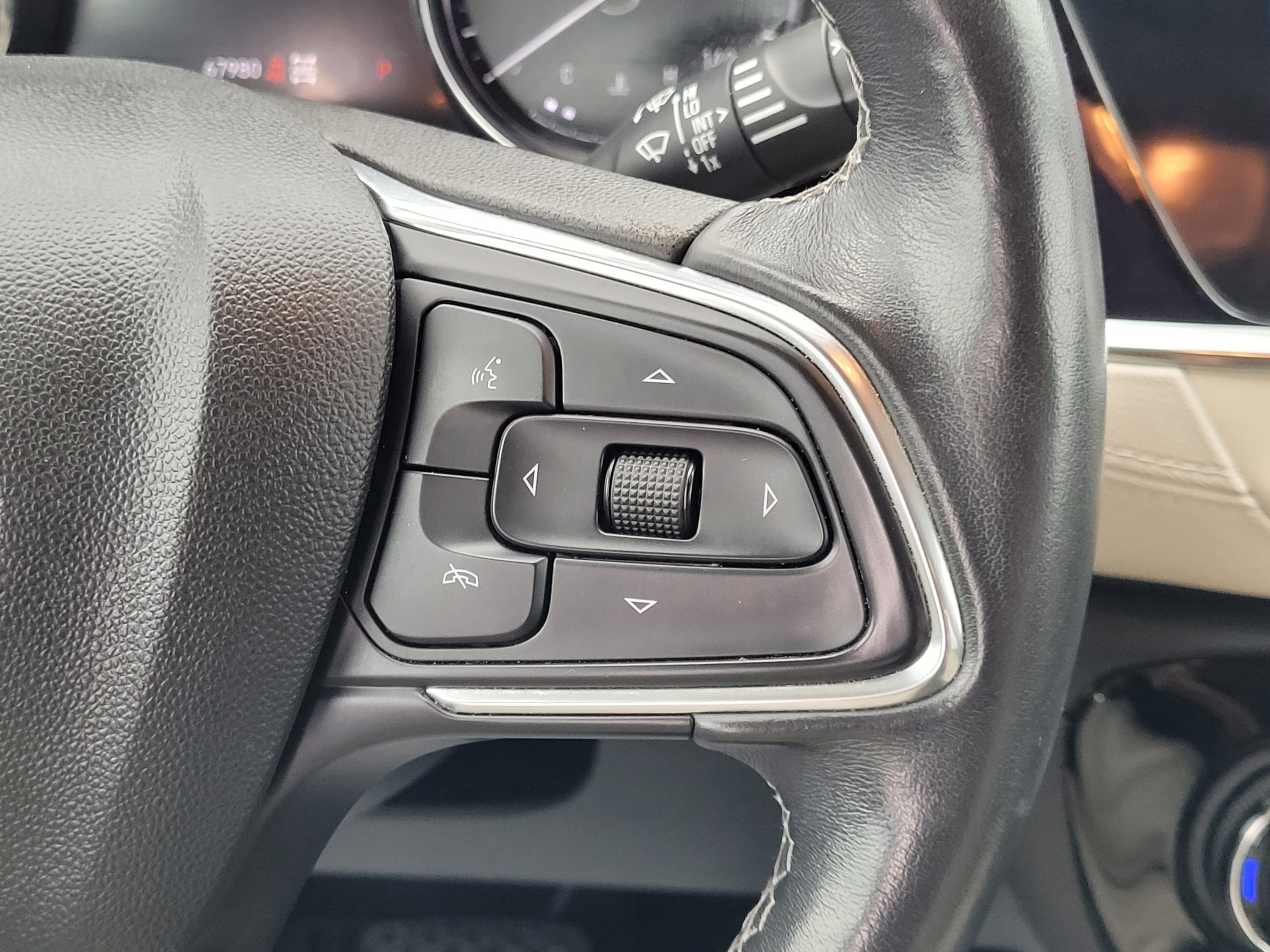Used 2020 Buick Encore GX Essence w/ Experience Buick Package AWD/4WD image 11