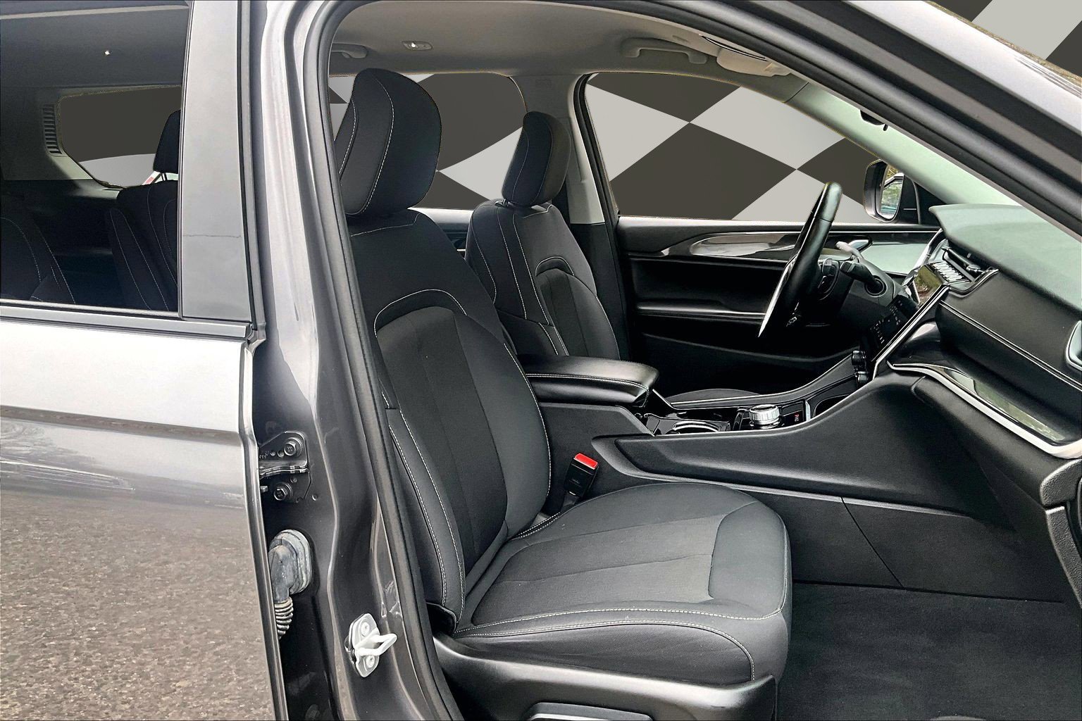 Used 2022 Jeep Grand Cherokee L Laredo w/ Luxury Tech Group I RWD image 7