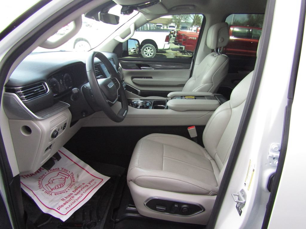 Used 2022 Jeep Wagoneer Series II AWD/4WD image 28