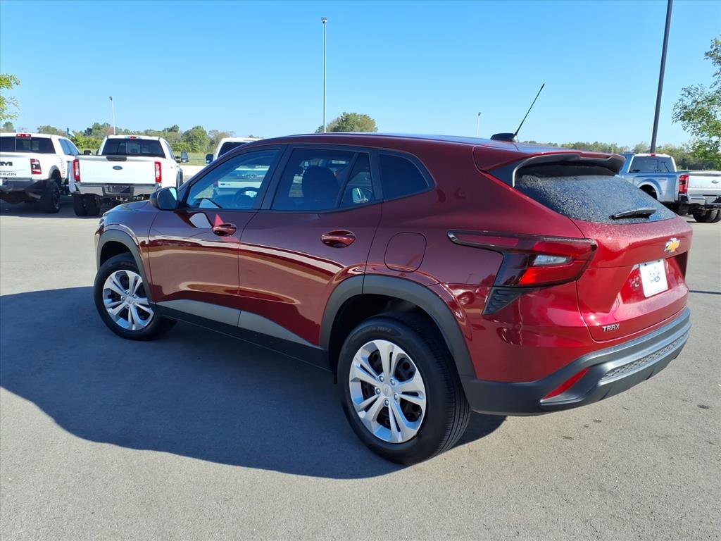 Used 2025 Chevrolet Trax LS image 3