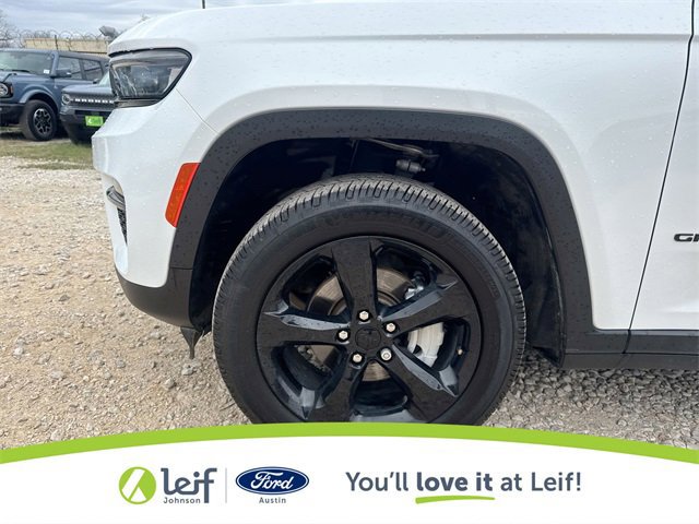 Used 2023 Jeep Grand Cherokee Limited w/ Black Appearance Package image 23