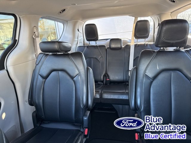 Used 2024 Chrysler Pacifica Touring-L image 29