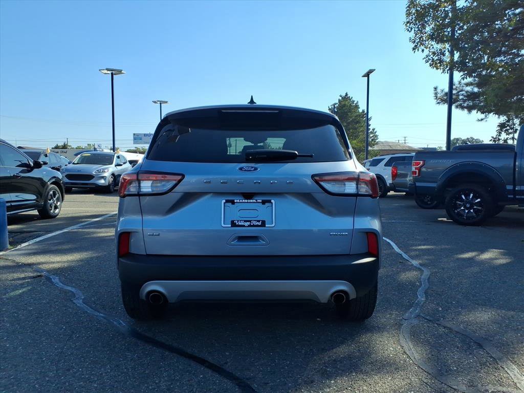 Certified 2022 Ford Escape SE image 3