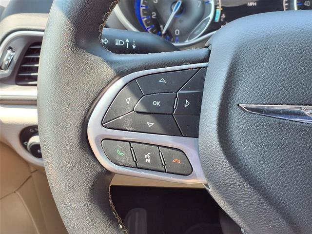 Used 2024 Chrysler Pacifica Touring-L FWD image 13