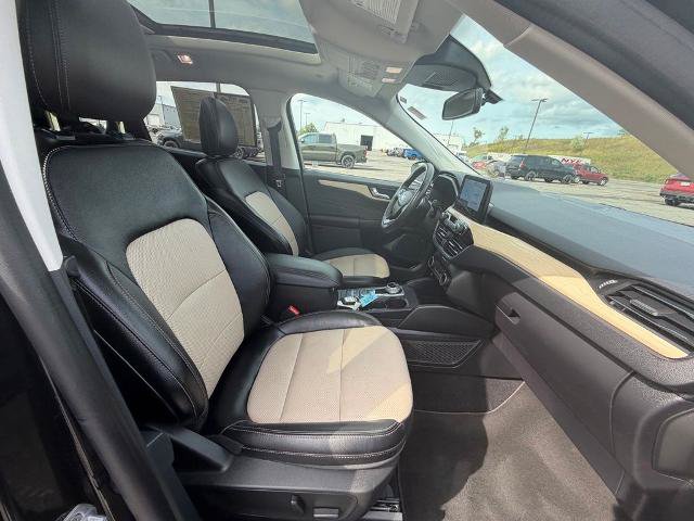 Certified 2022 Ford Escape Titanium w/ Titanium Elite Package AWD/4WD image 38