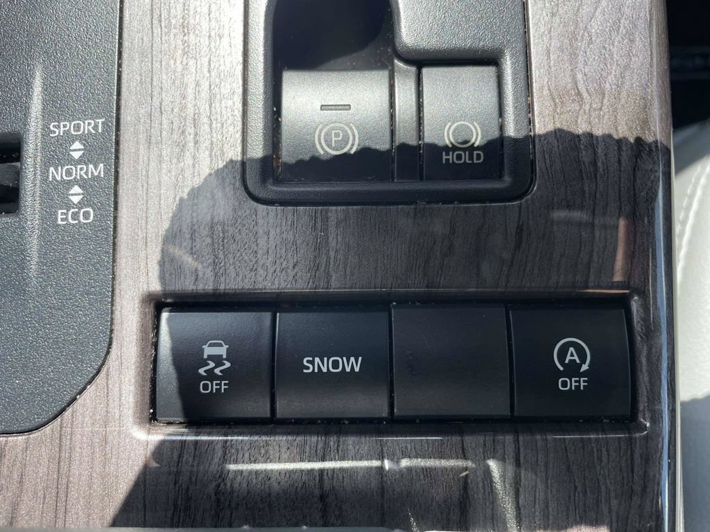 Used 2021 Toyota Highlander Limited FWD image 24