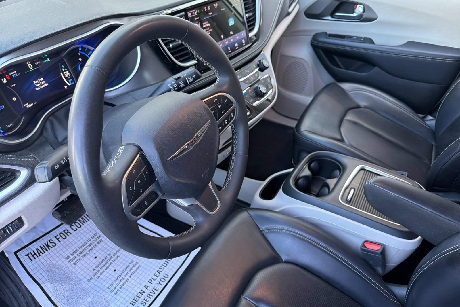 Used 2023 Chrysler Pacifica Touring-L FWD image 10
