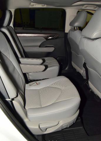 Used 2021 Toyota Highlander Limited image 24