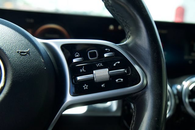 Used 2021 Mercedes-Benz GLB 250 4MATIC w/ Premium Package image 21