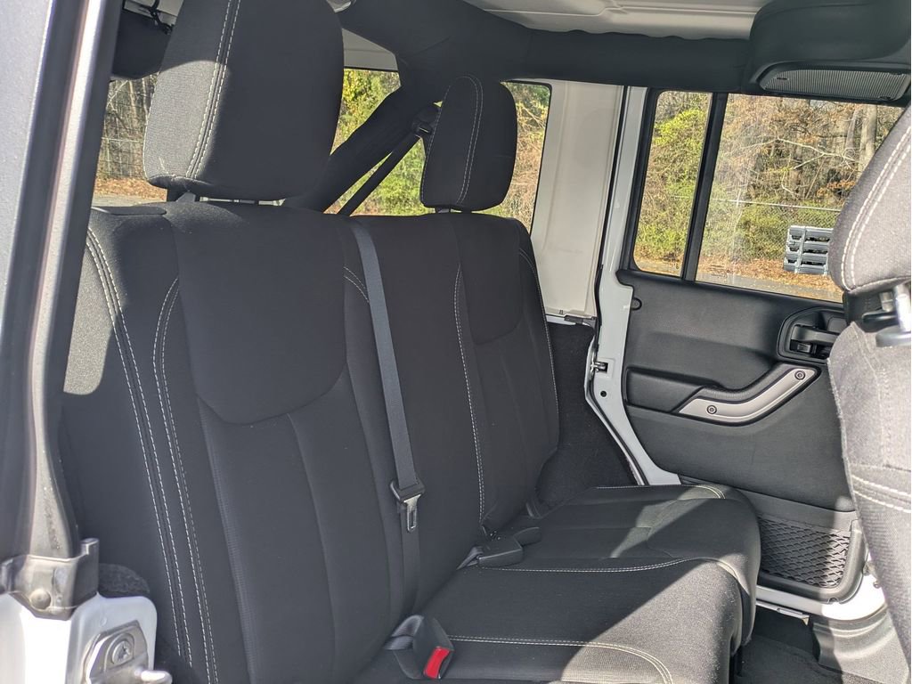 Used 2017 Jeep Wrangler Unlimited Sahara w/ Connectivity Group image 25