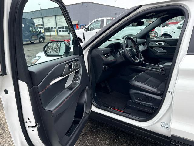 Certified 2025 Ford Explorer ST AWD/4WD image 6