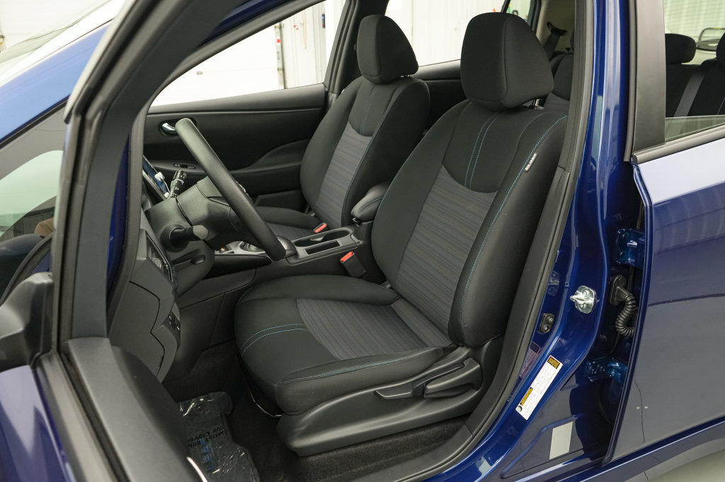Used 2025 Nissan Leaf S FWD image 11