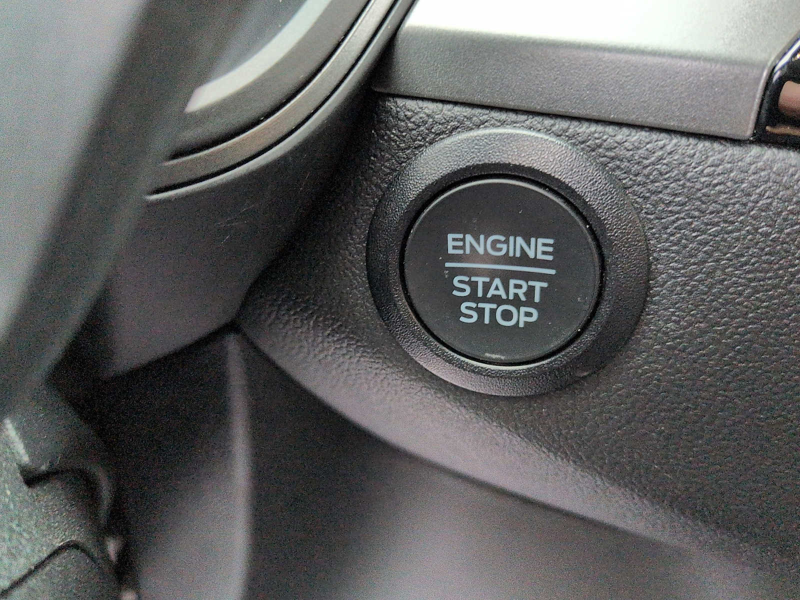 Certified 2025 Ford Escape Active AWD/4WD image 17