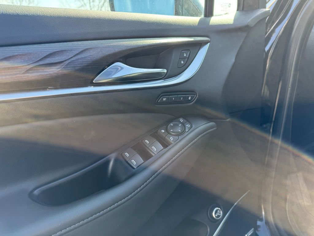 Used 2023 Buick Enclave Avenir image 14