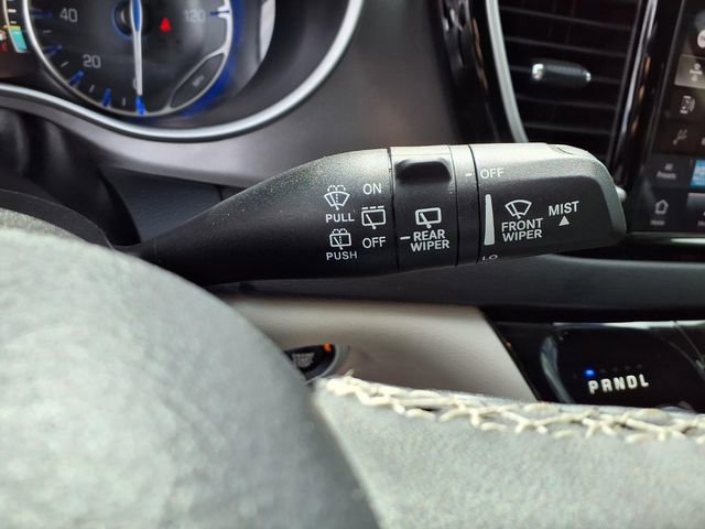 Used 2022 Chrysler Pacifica Touring-L FWD image 13