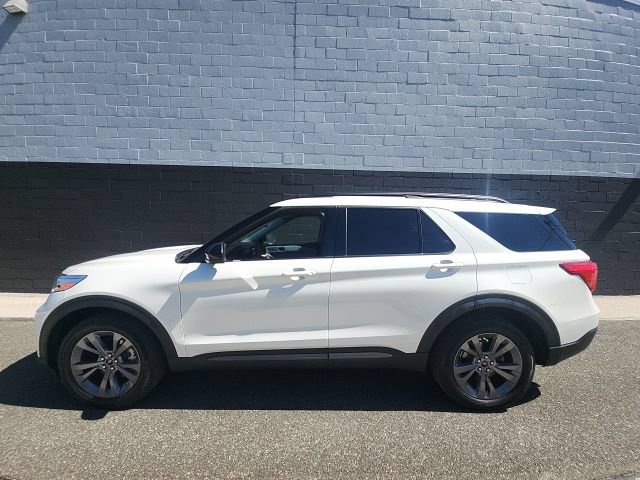 Certified 2024 Ford Explorer XLT w/ Equipment Group 202A AWD/4WD image 3