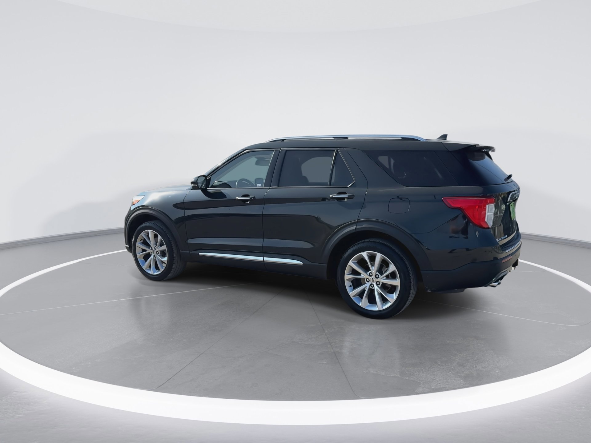 Certified 2022 Ford Explorer Platinum w/ Equipment Group 601A image 5