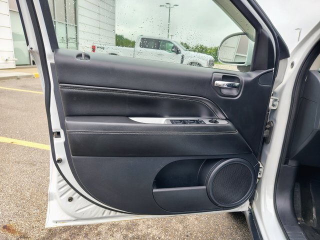 Used 2017 Jeep Compass High Altitude AWD/4WD image 9