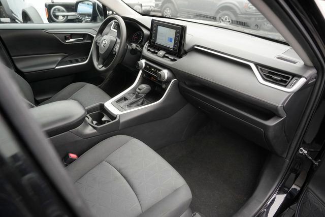 Used 2021 Toyota RAV4 XLE w/ Convenience Package image 18