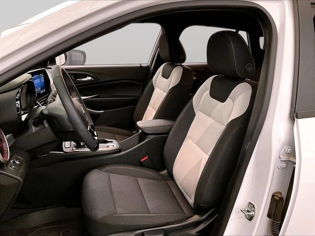 Used 2025 Chevrolet Trax RS w/ Driver Confidence Package FWD image 24