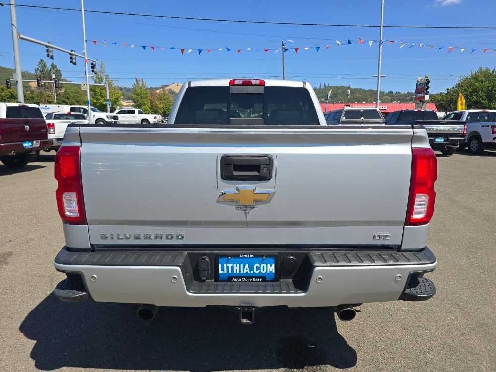 Used 2017 Chevrolet Silverado 1500 LTZ Z71 w/ LTZ Plus Package AWD/4WD image 4