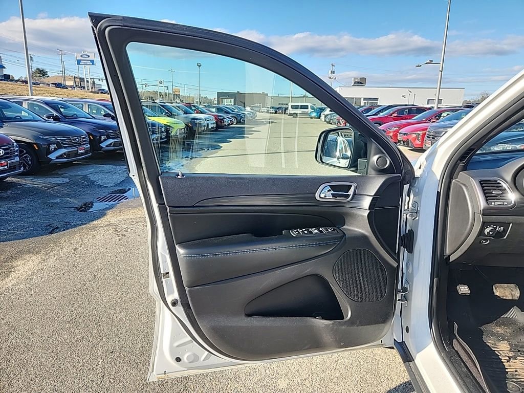 Used 2019 Jeep Grand Cherokee Laredo image 11