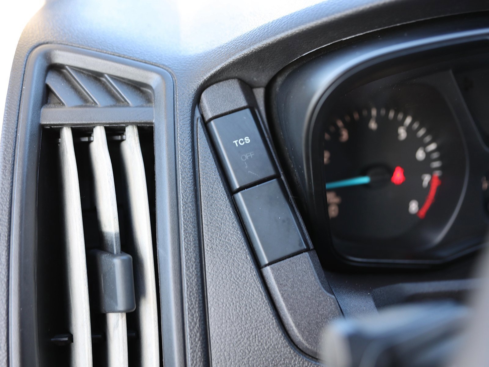 Certified 2019 Ford Transit 150 130 Low Roof image 28