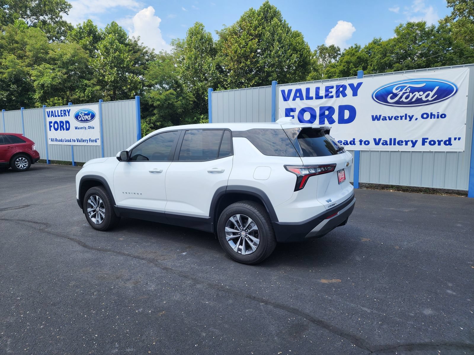 Used 2025 Chevrolet Equinox LT w/ Safety and Technology Package FWD image 3