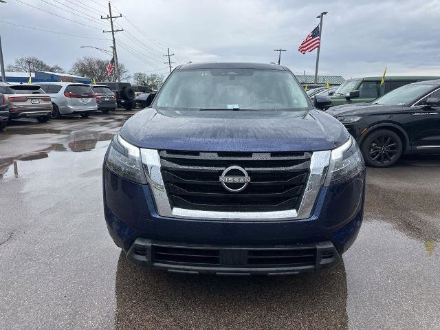 Used 2025 Nissan Pathfinder SV AWD/4WD image 16