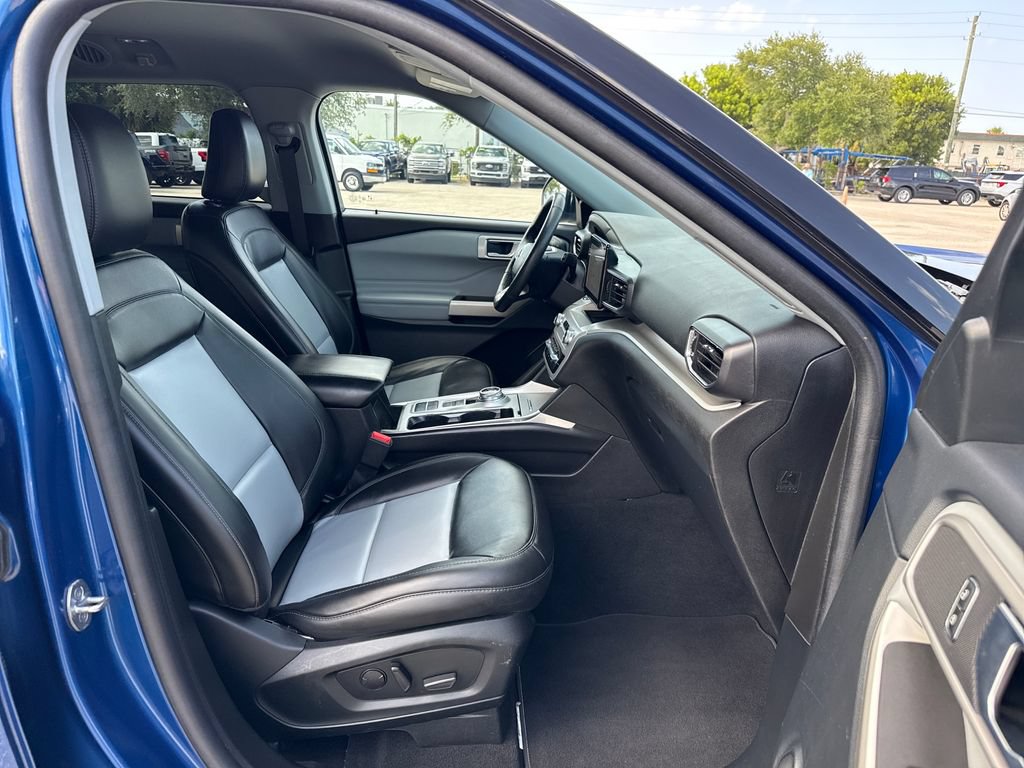 Certified 2023 Ford Explorer XLT w/ Equipment Group 202A RWD image 27