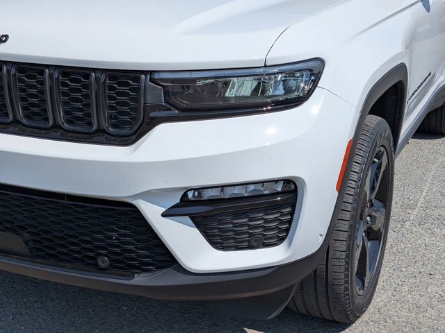 Used 2023 Jeep Grand Cherokee Limited w/ Luxury Tech Group II AWD/4WD image 10