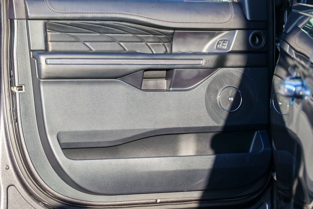 Certified 2020 Ford Expedition Max Platinum AWD/4WD image 4