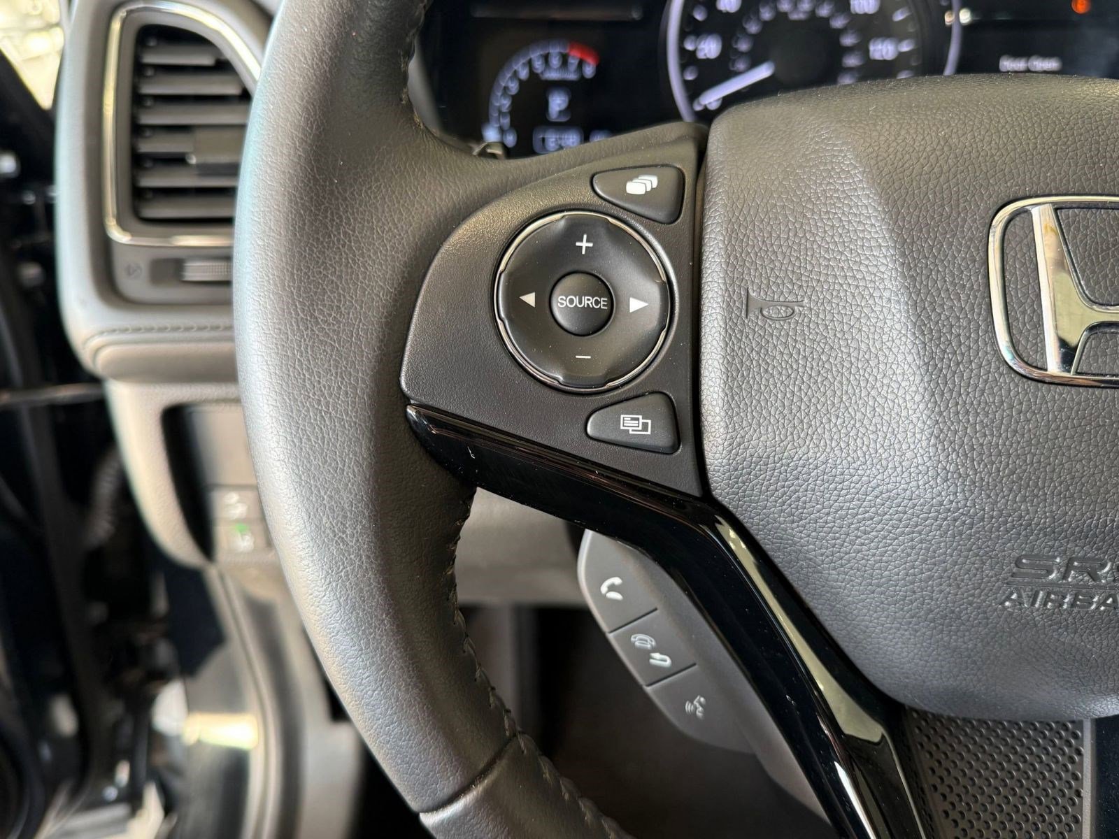 Used 2020 Honda HR-V Touring image 19