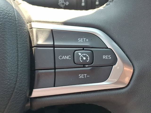 Used 2025 Jeep Compass Latitude w/ Convenience Group AWD/4WD image 24
