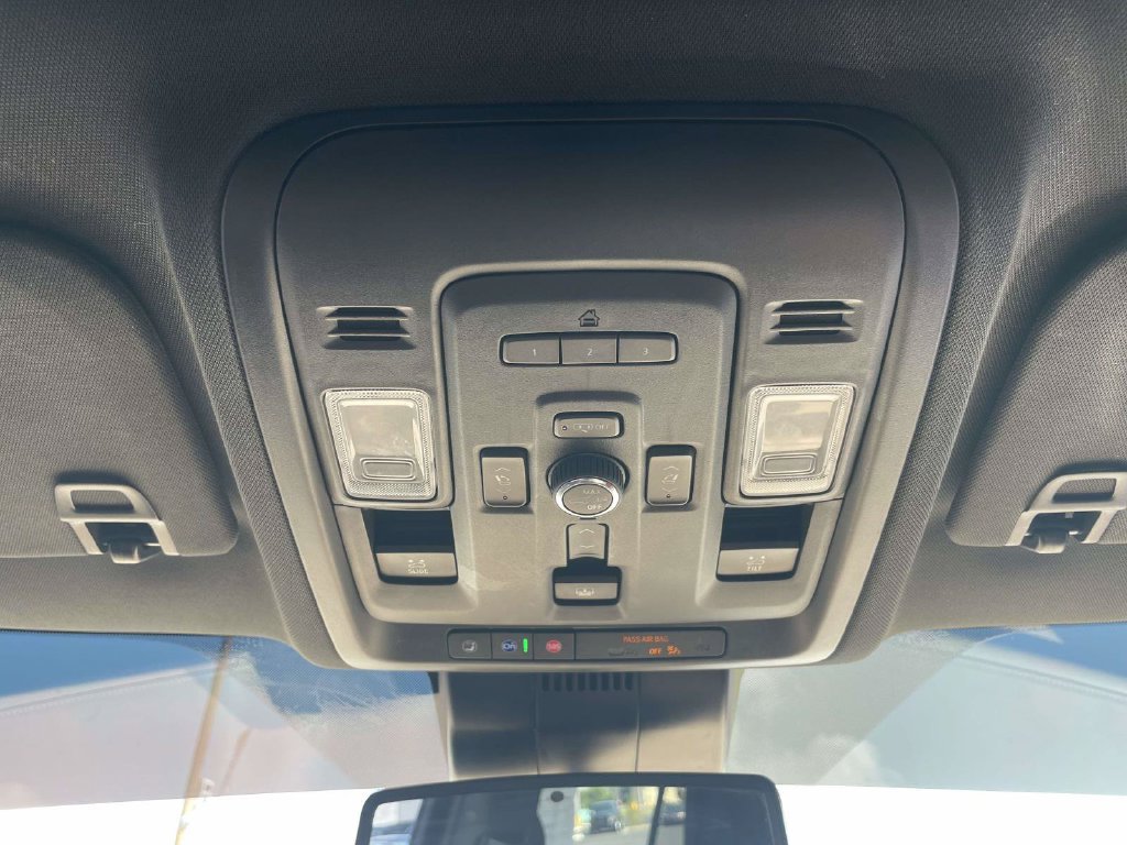 Used 2024 Chevrolet Tahoe Premier AWD/4WD image 28