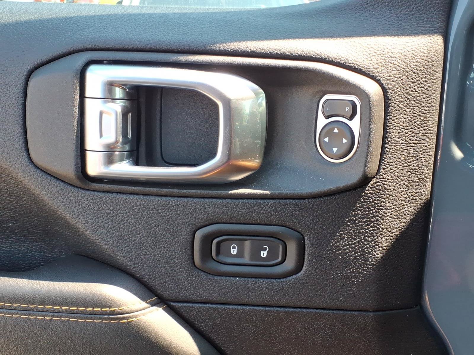 Used 2025 Jeep Gladiator Sport w/ Premium Package AWD/4WD image 18