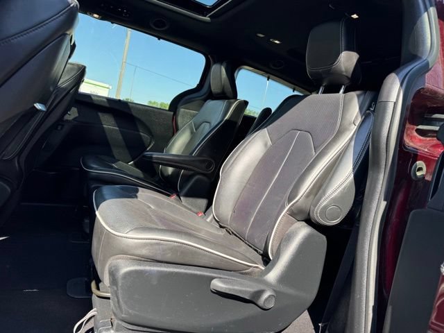 Used 2020 Chrysler Pacifica Limited w/ Advanced Safetytec Group FWD image 10