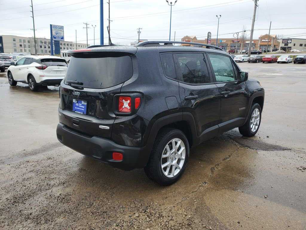 Used 2019 Jeep Renegade Latitude w/ Cold Weather Group image 4
