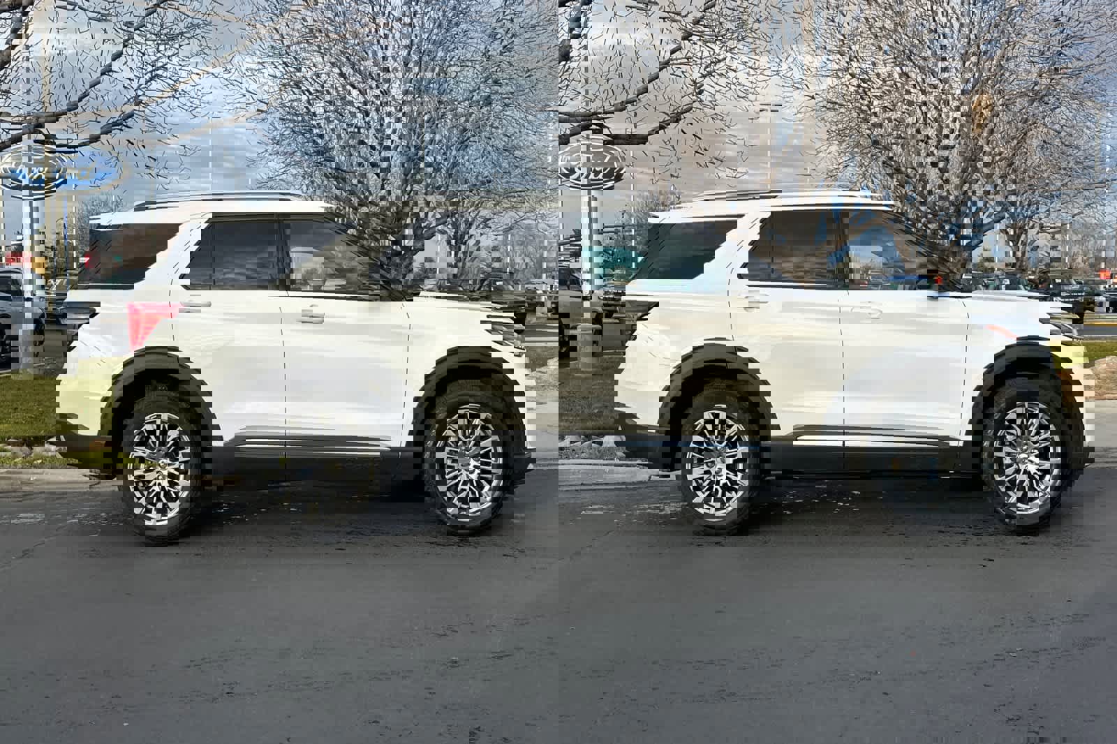 Certified 2025 Ford Explorer Platinum image 6