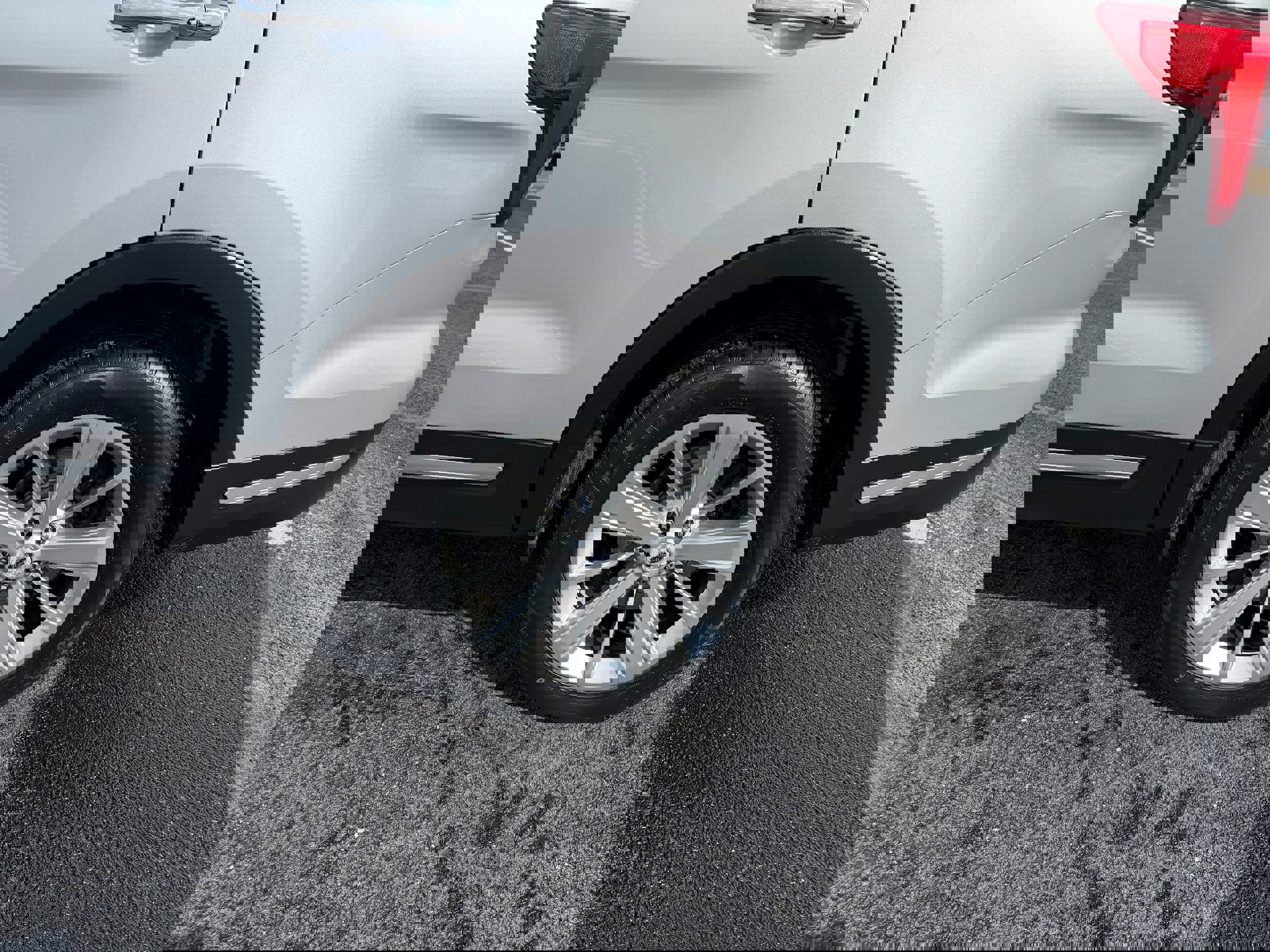 Certified 2019 Ford Explorer Limited w/ Class III Trailer Tow Package image 10