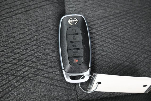 Used 2025 Nissan Rogue SV FWD image 24