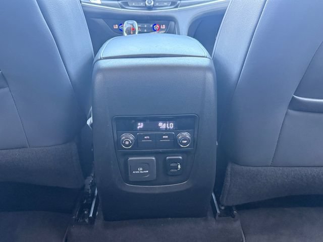 Used 2018 Buick Enclave Essence FWD image 9