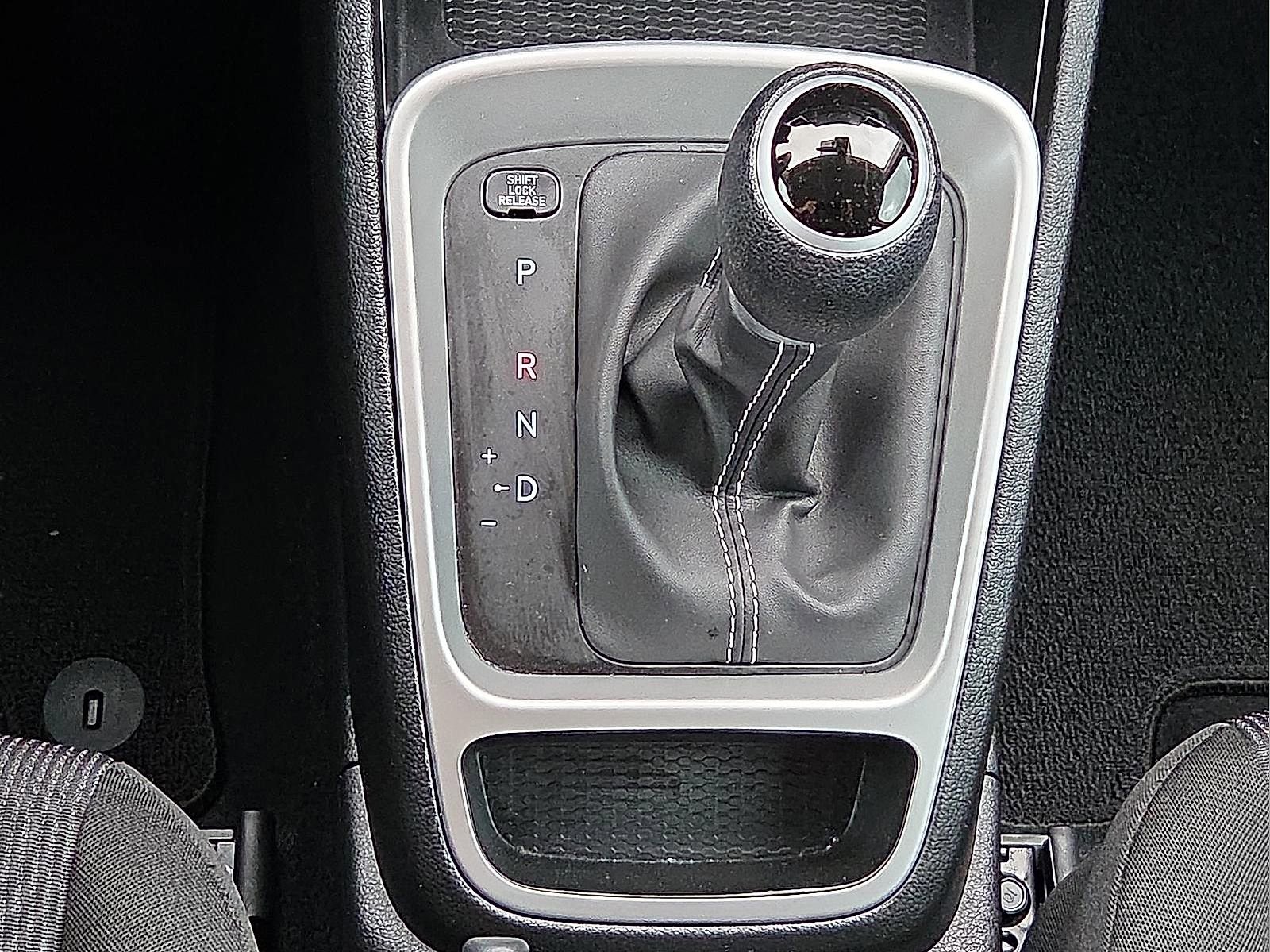 Used 2025 Hyundai Venue SE image 18