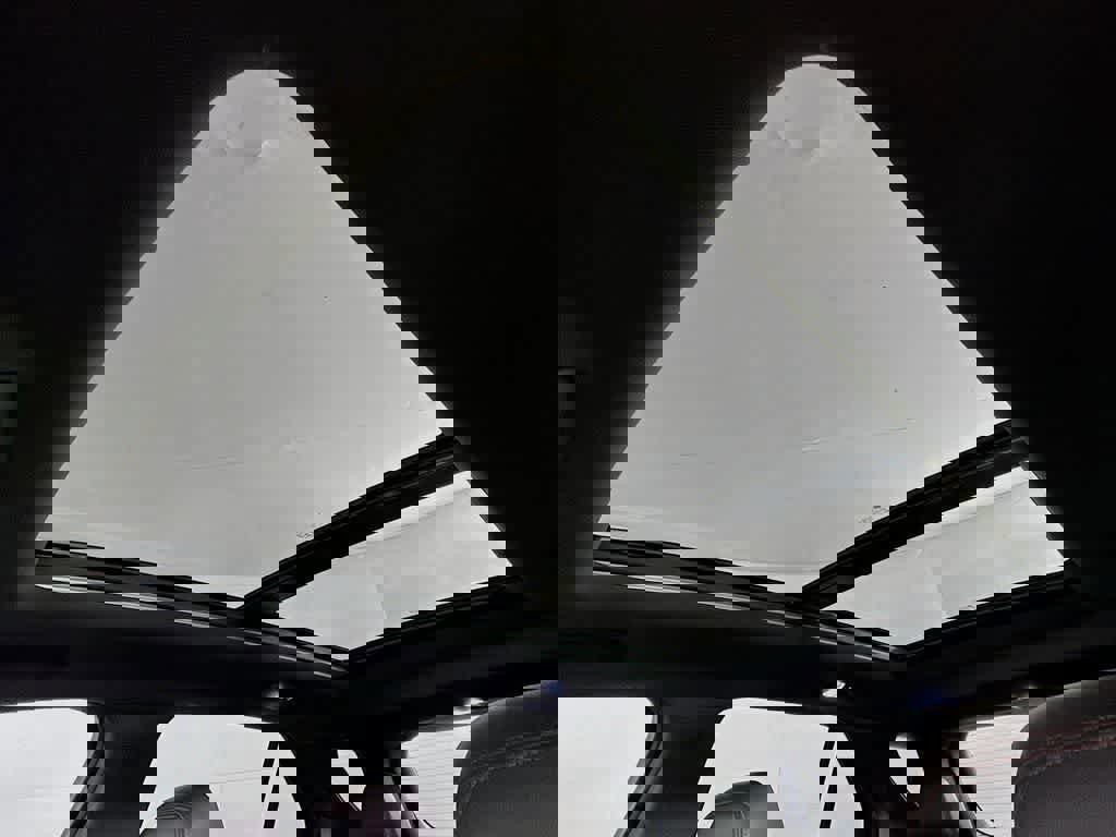 Used 2022 Chevrolet Equinox RS w/ RS Leather Package image 32