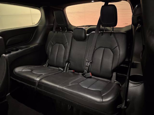 Used 2025 Chrysler Pacifica Select FWD image 32