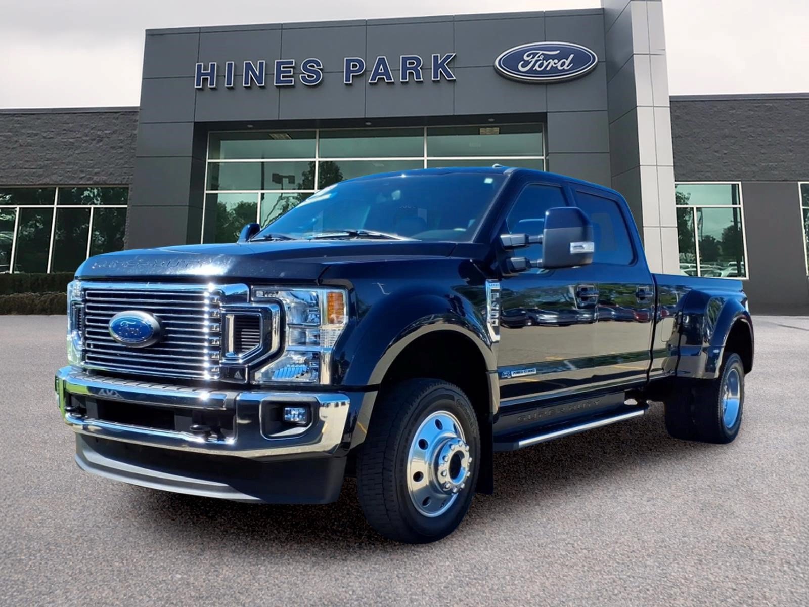 Certified 2022 Ford F450 Lariat w/ Lariat Value Package AWD/4WD image 2