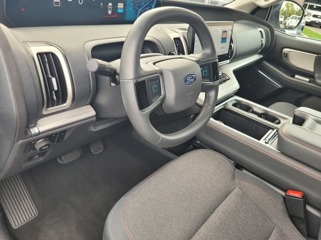 Certified 2025 Ford Expedition Active AWD/4WD image 9