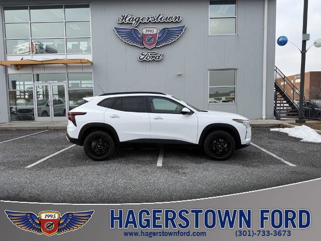 Used 2025 Chevrolet Trax LT w/ LT Convenience Package image 6