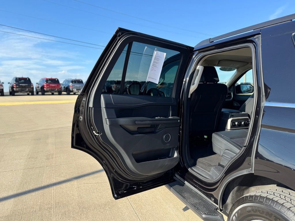 Certified 2024 Ford Expedition XLT image 32