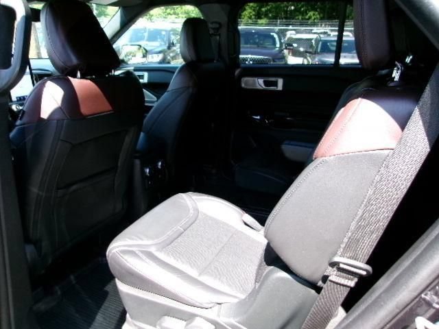 Certified 2022 Ford Explorer Platinum w/ Equipment Group 601A AWD/4WD image 9